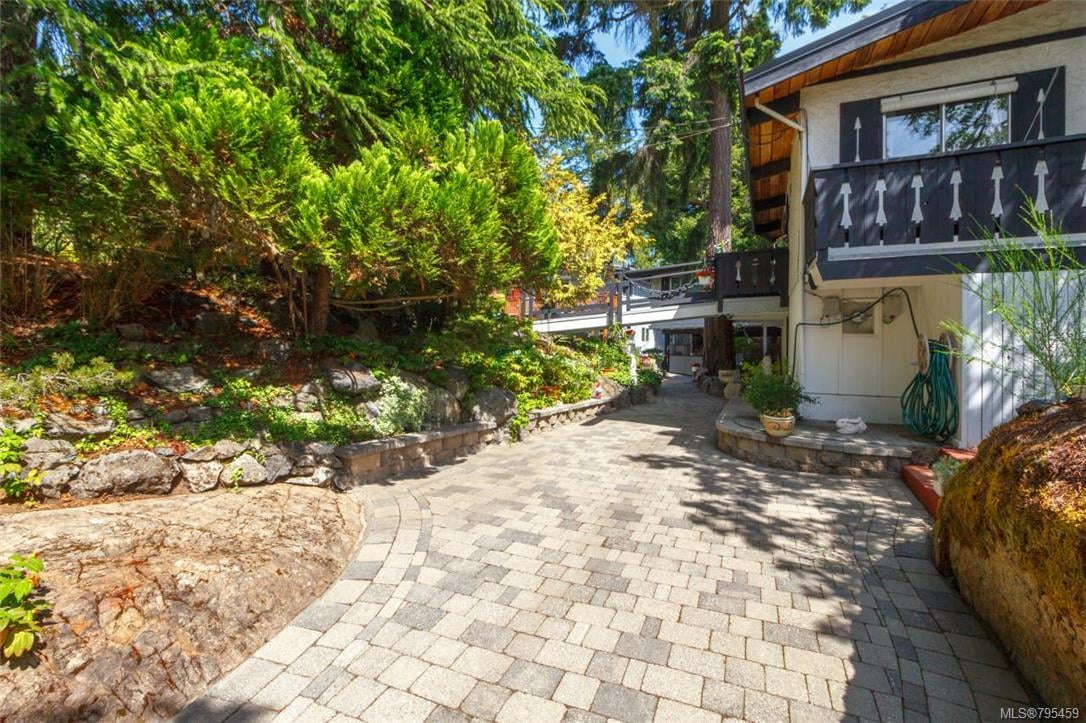 71 Flury Hts, View Royal