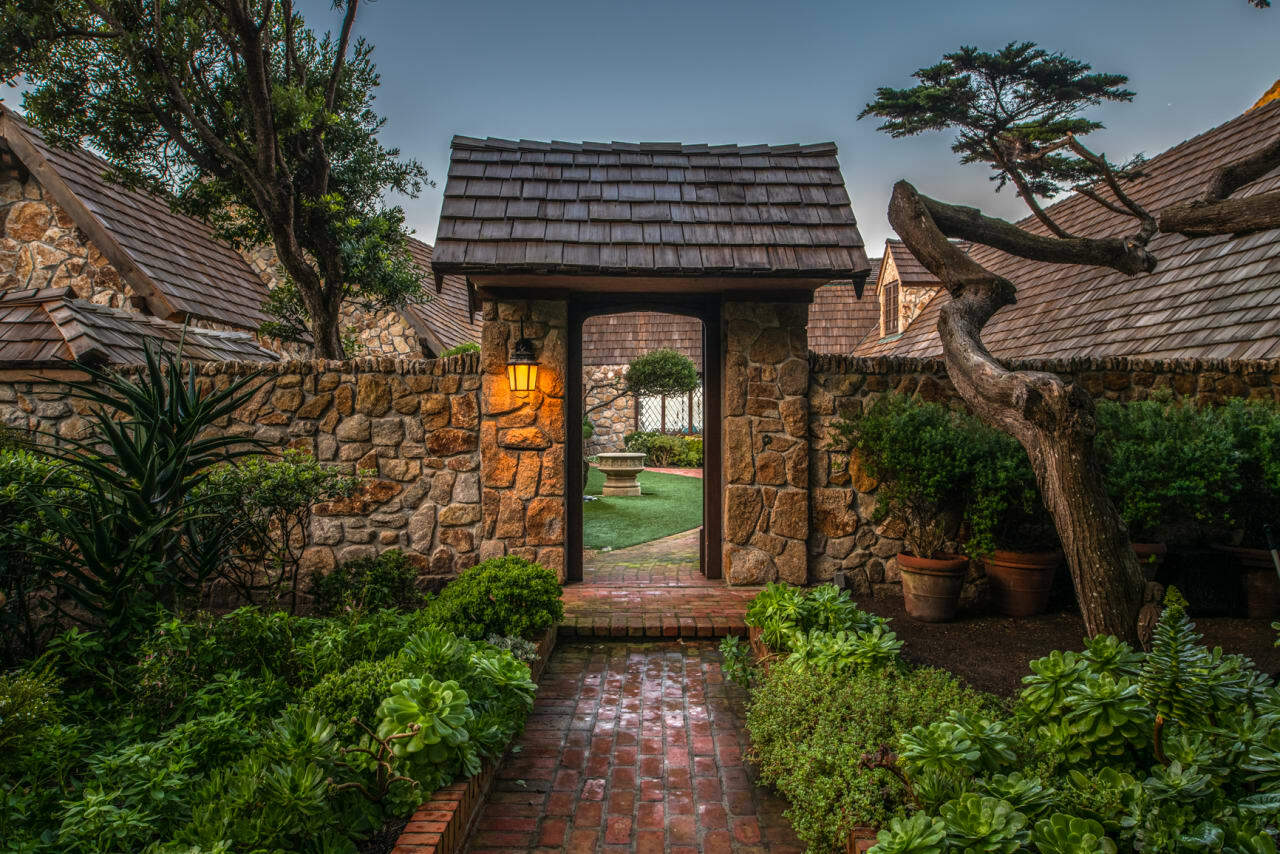 Carmel Highlands Luxury Rental - "Shiprock"