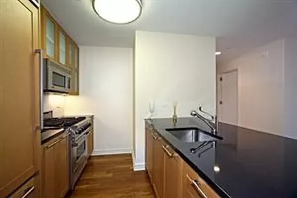 200 West End Avenue Unit: 17E