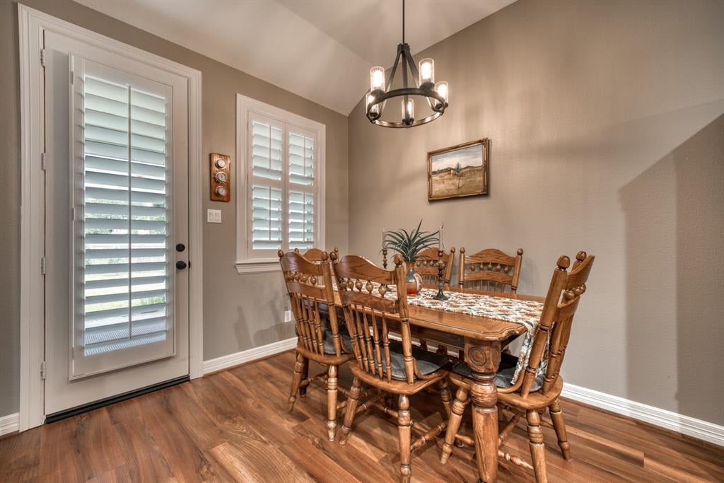 37 Briarwood Ln Bellville, Tx 77418