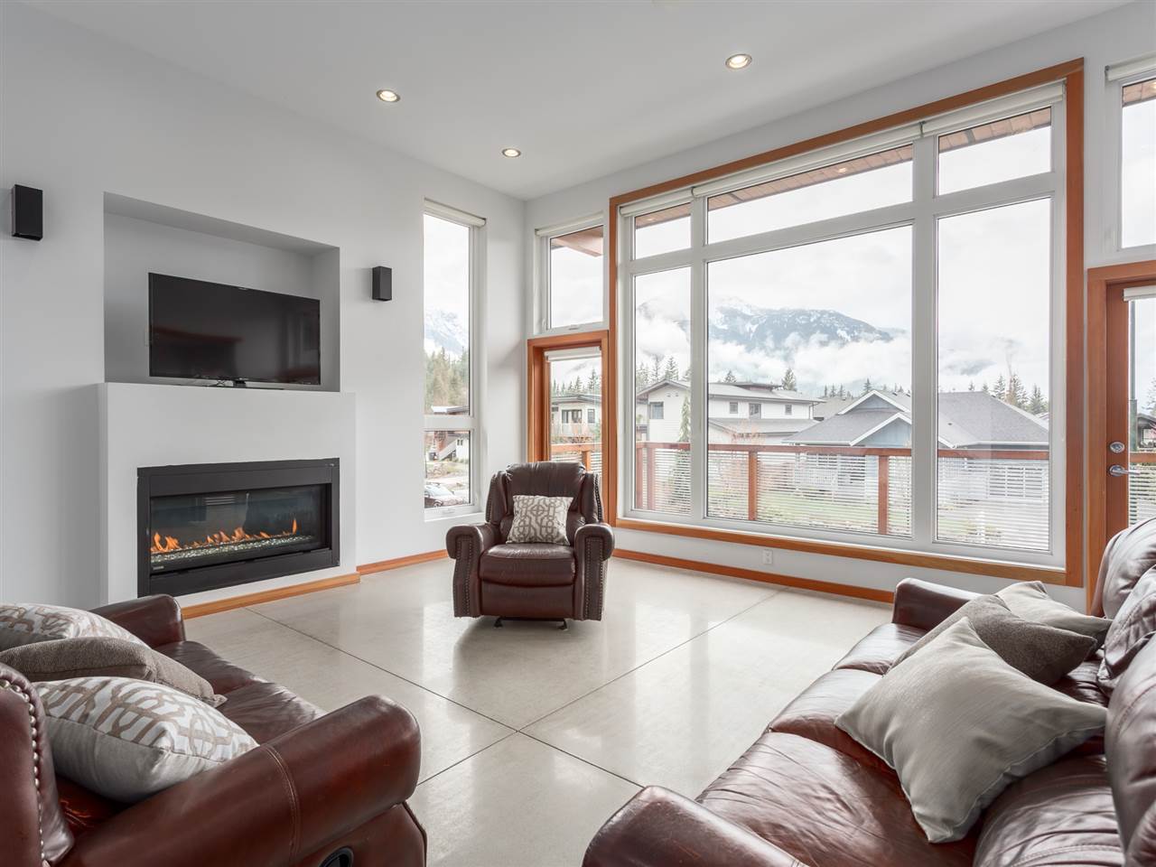 1056 Jay Cres