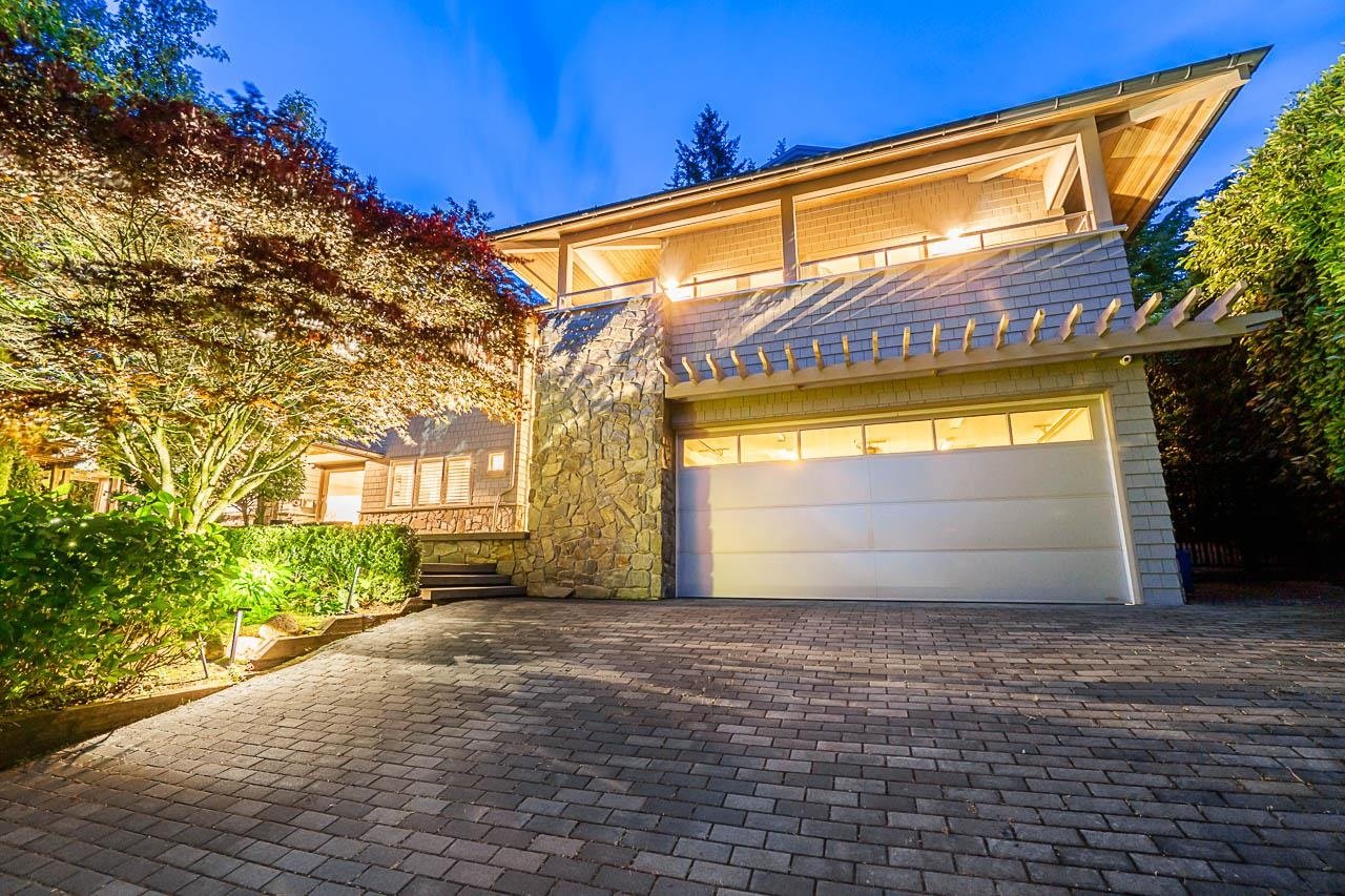 2920 Altamont Cres