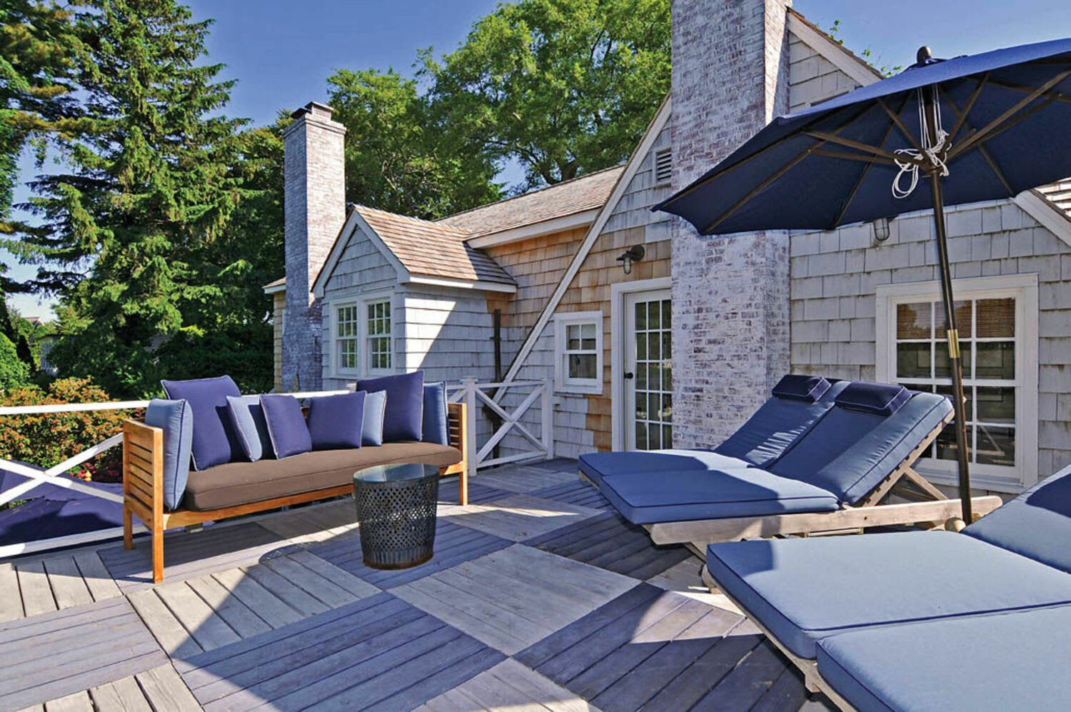 Secluded Summer Compound in Water Mill South