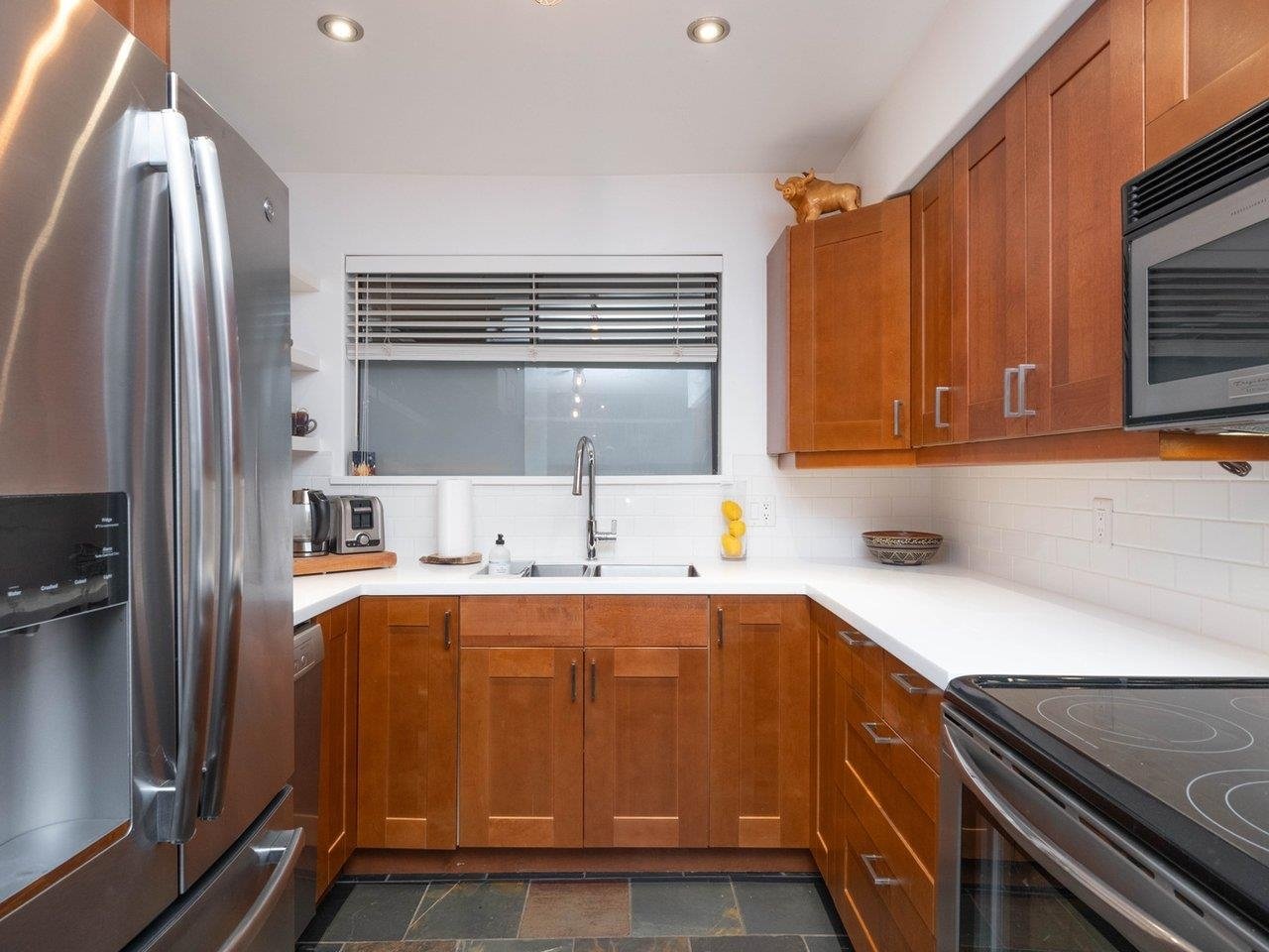 9-2151 Banbury Rd