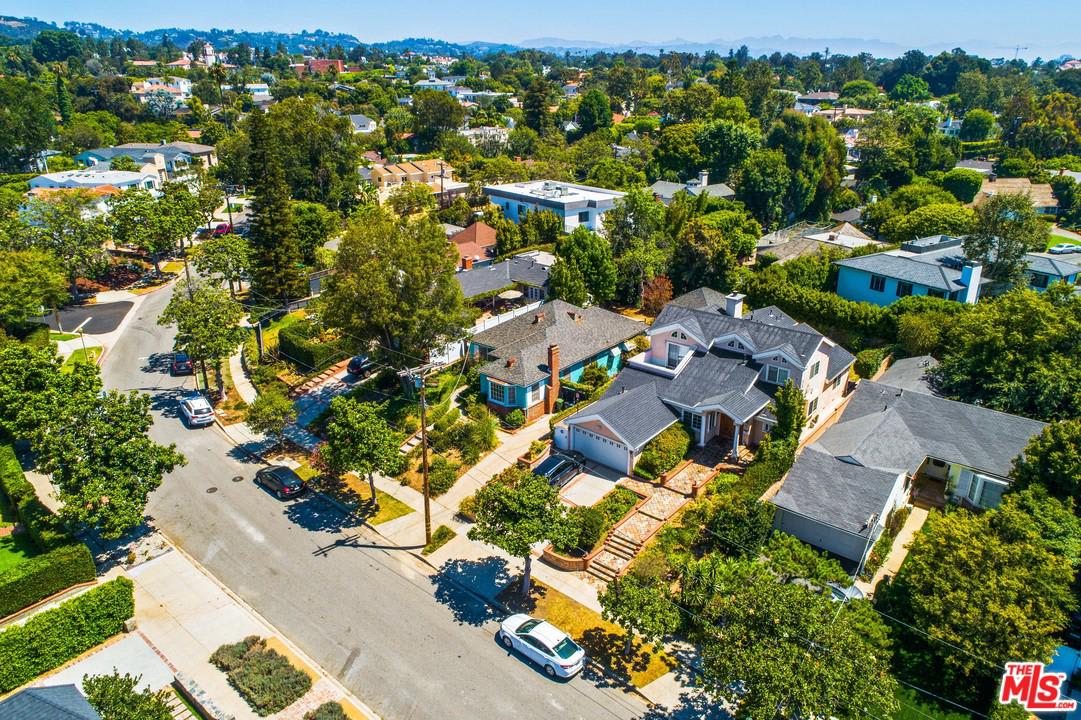 314 S Bundy Dr