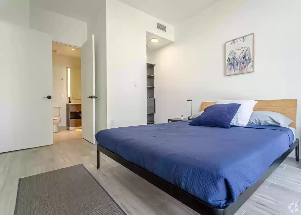 301 SW 1st Ave, Apt 1414 