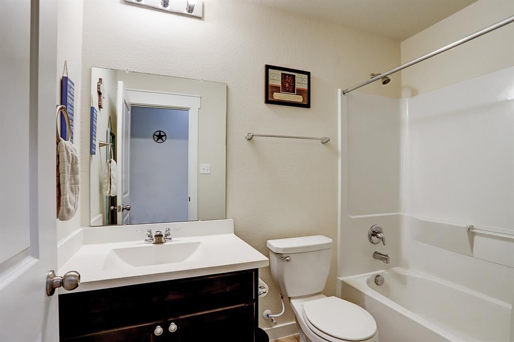 40405 MOSTYN LAKE DRIVE