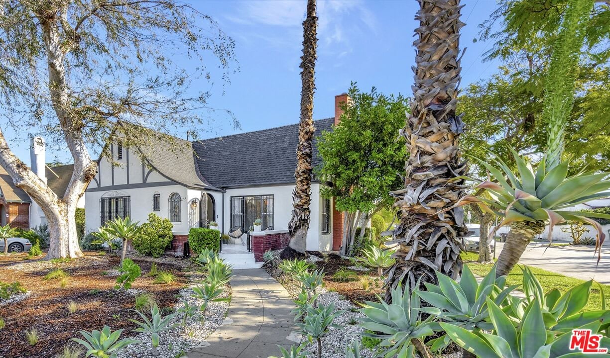 854 S Cochran Ave