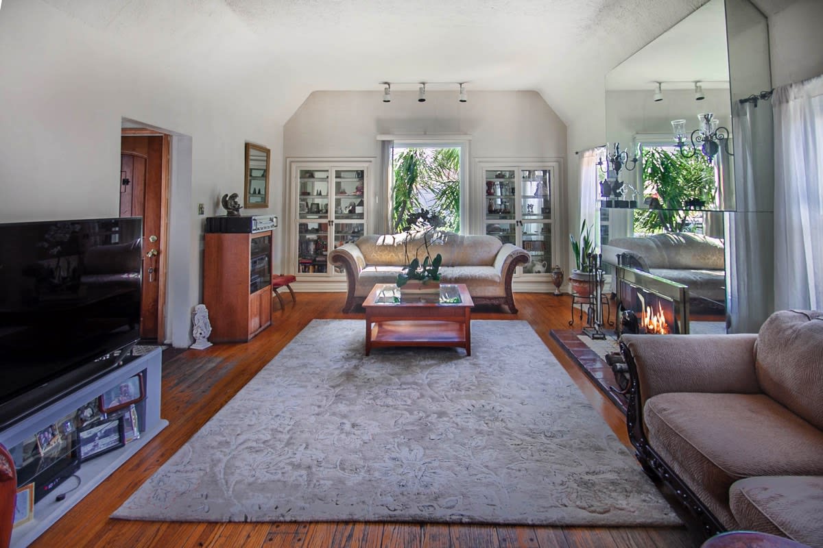 4711 Cartwright Ave Toluca Lake, CA
