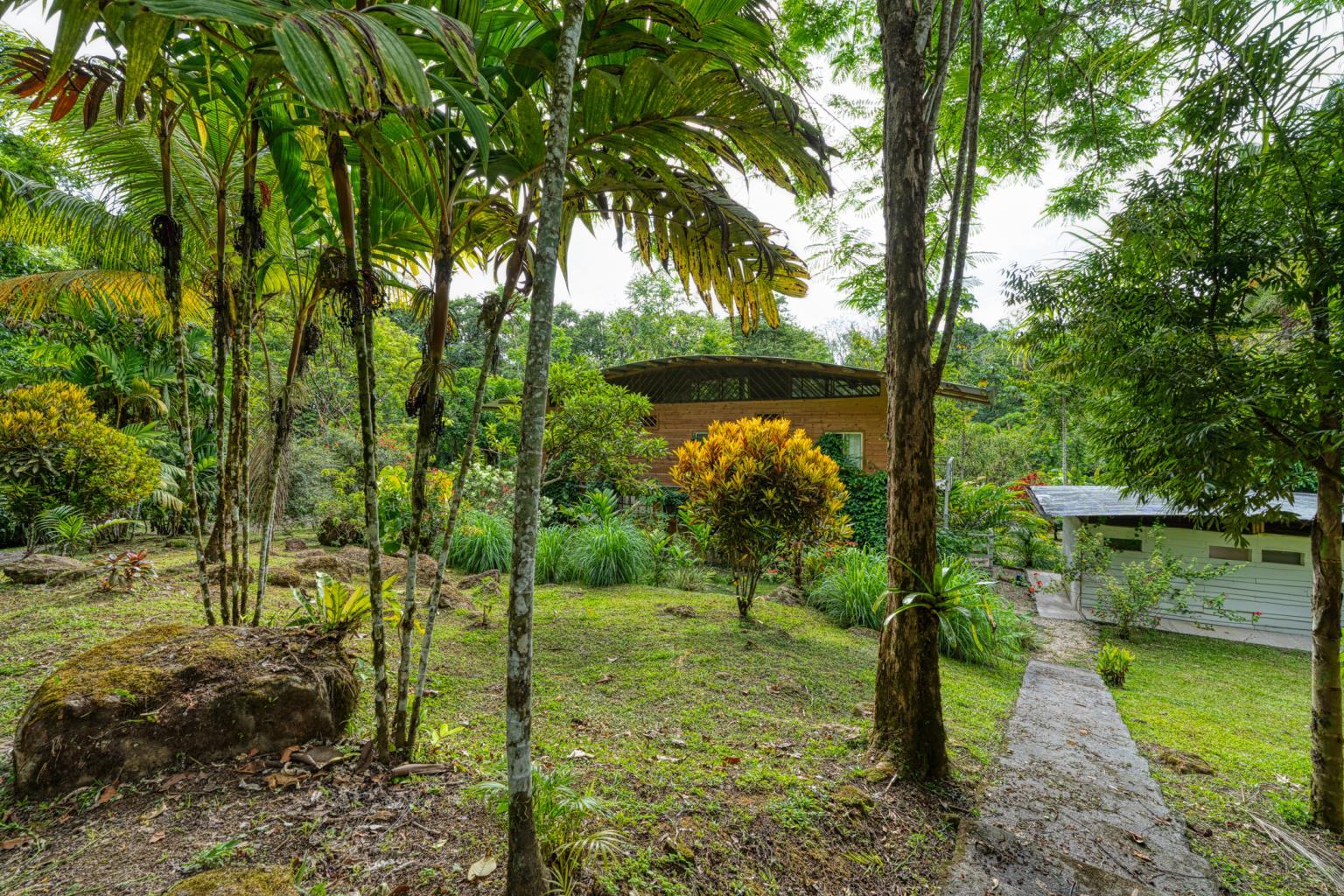 Exceptional Retreat Center on 62 Acre in Tinamastes