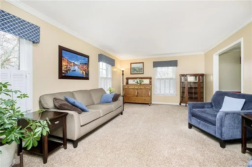 19 MAPLECREST DR