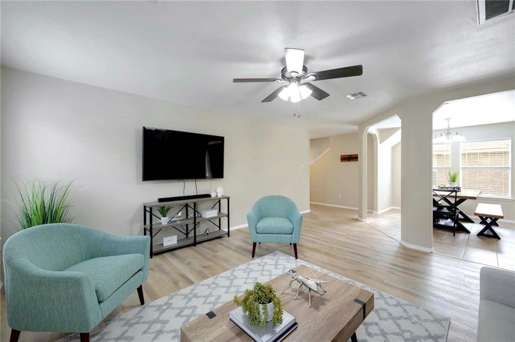 305 Moorhen Ln