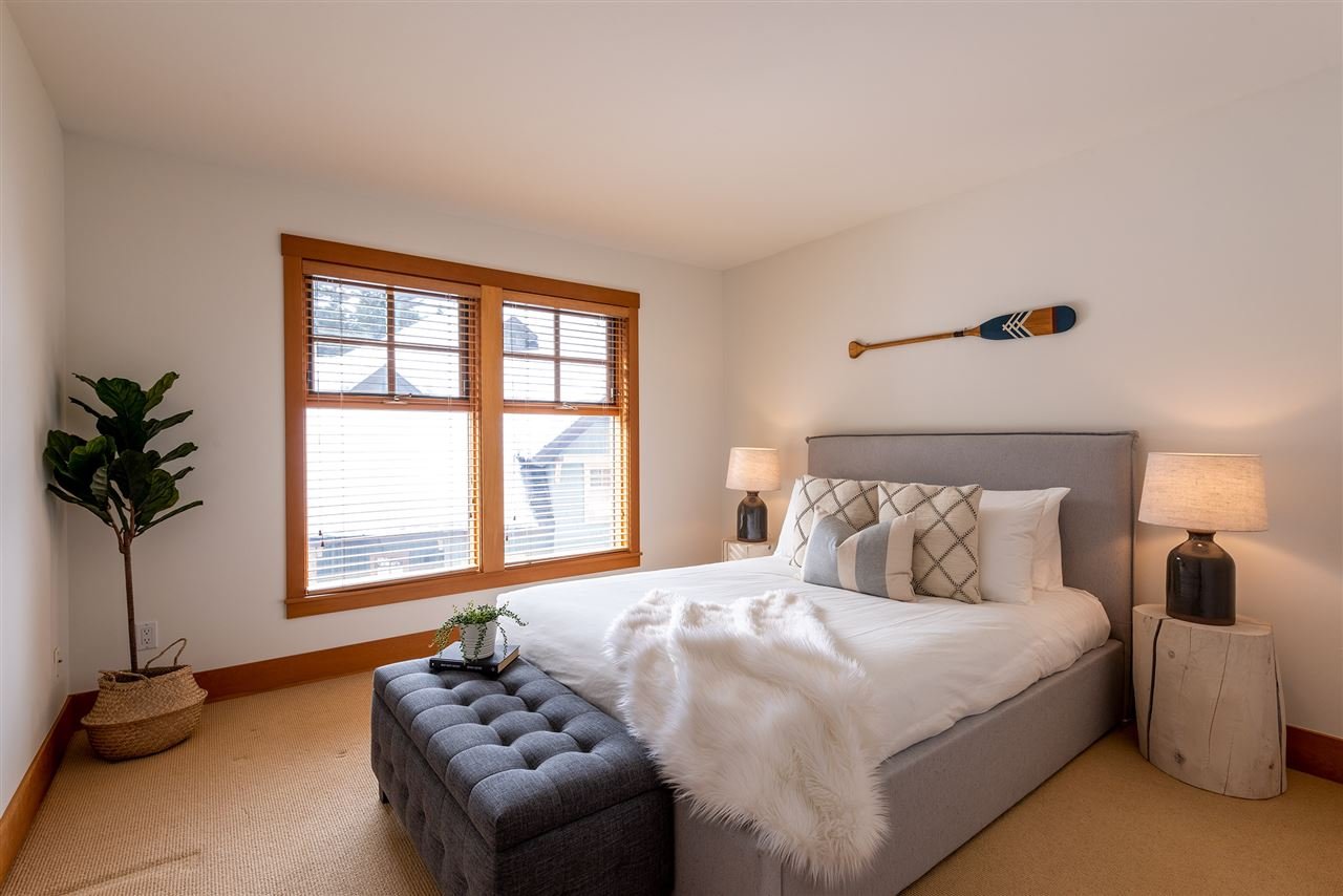 4-4676 Blackcomb Wy