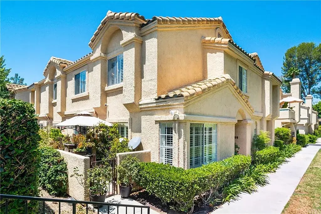 21166 Gladiolos Wy