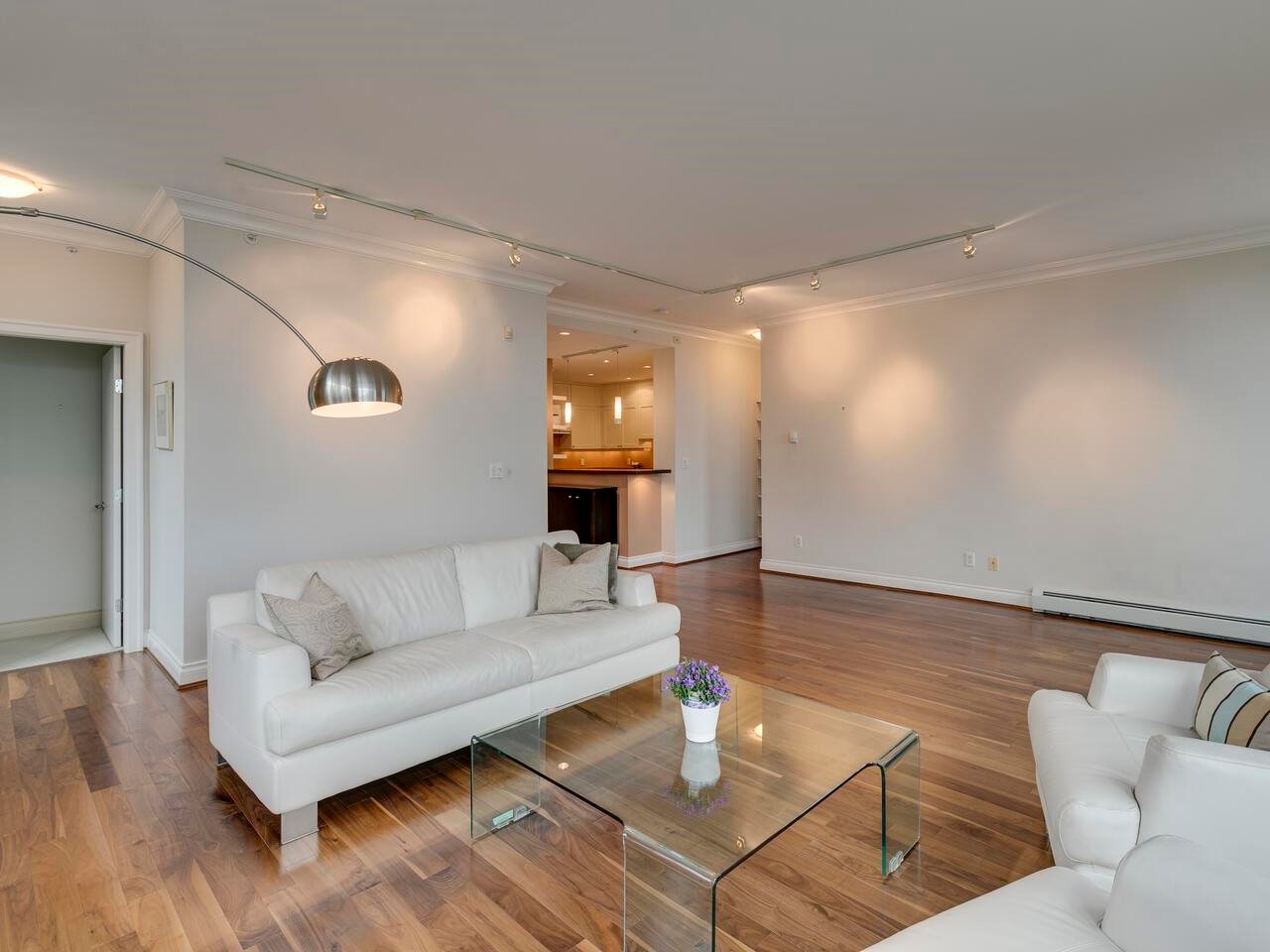 202-1896 Marine Dr