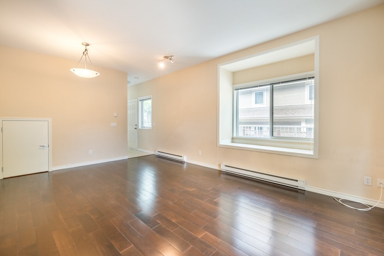 15-621 Langside Ave