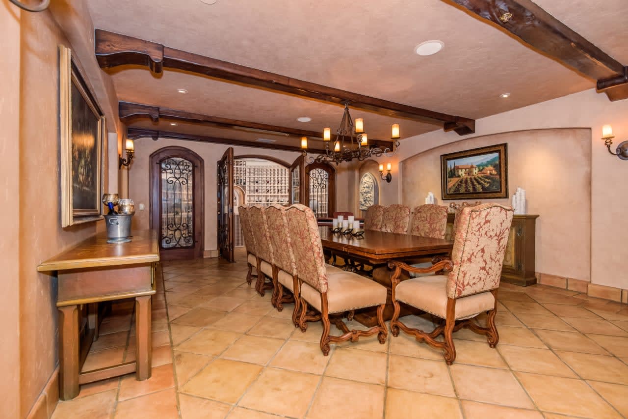 1233 Woodland Grove Ct, Calabasas Real Estate