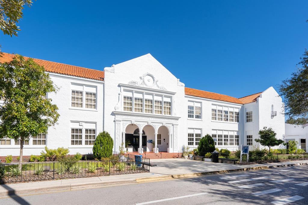 1734 Bahia Vista St