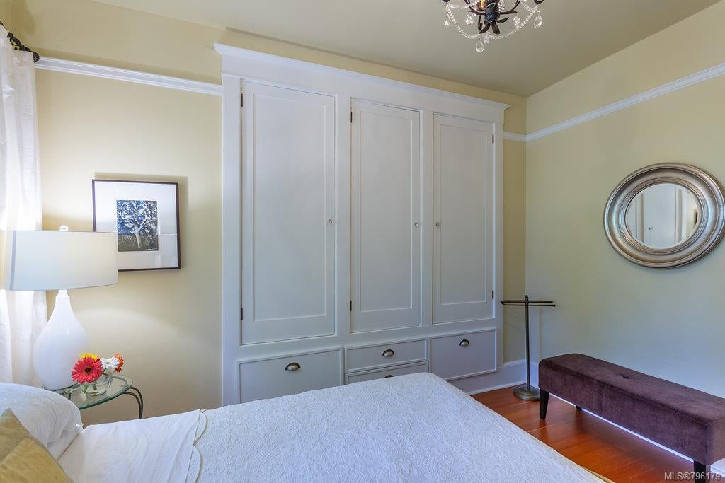 1139 Camrose Cres