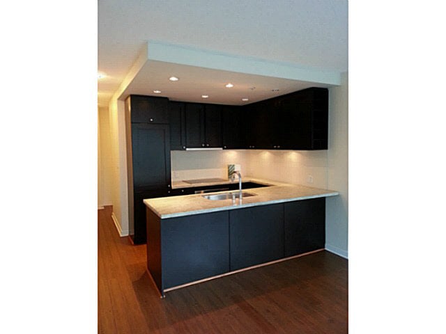 607-821 Cambie St