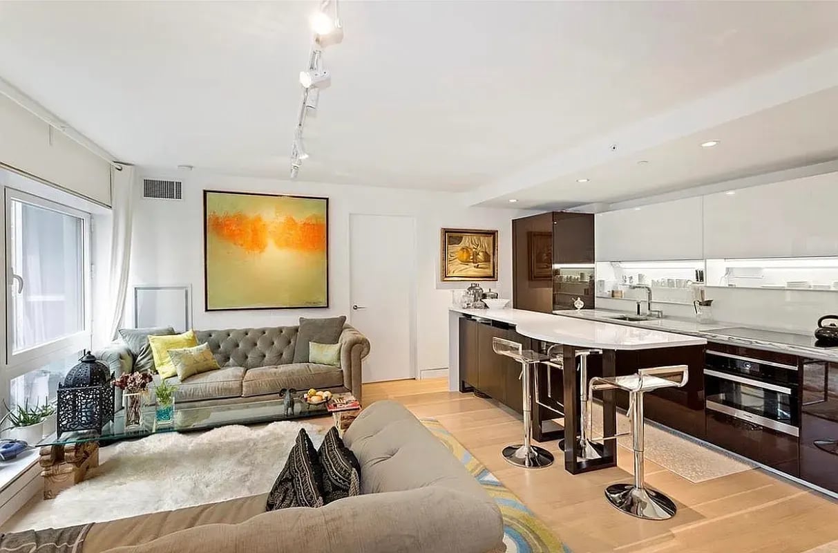 135 West 52nd Street Unit: 10F