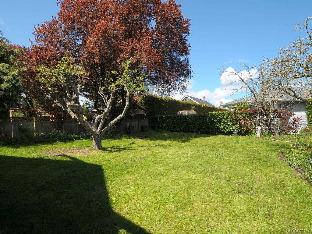 1990 Haultain St, Saanich
