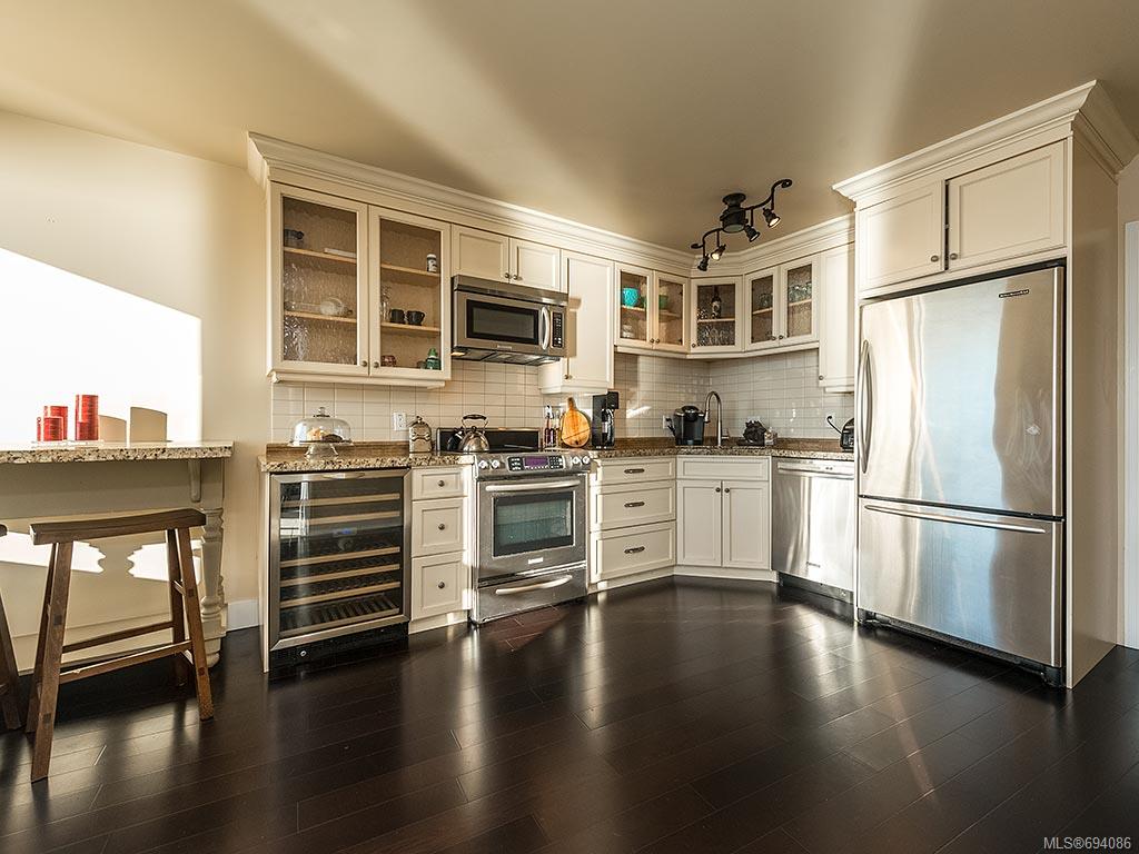412-10 Paul Kane Pl