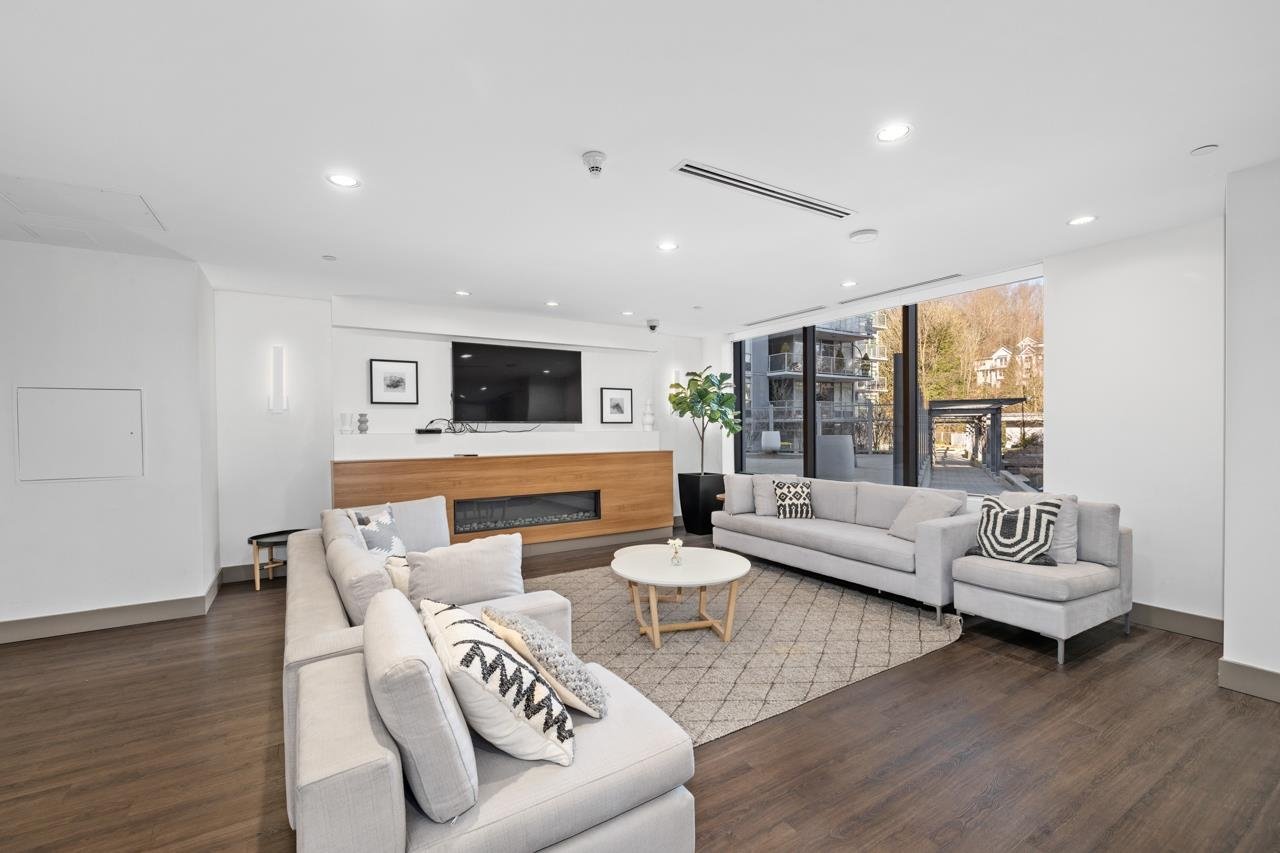205-3451 Sawmill Cres