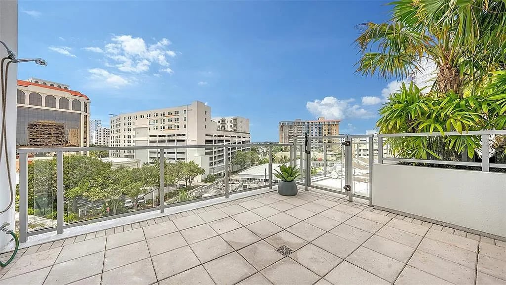 111 S Pineapple Ave #507