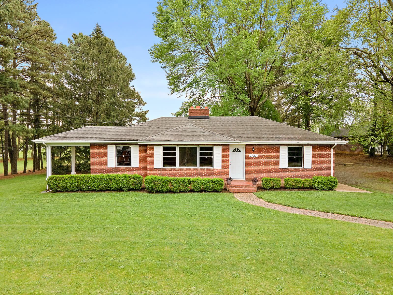 1127 Oakland Road