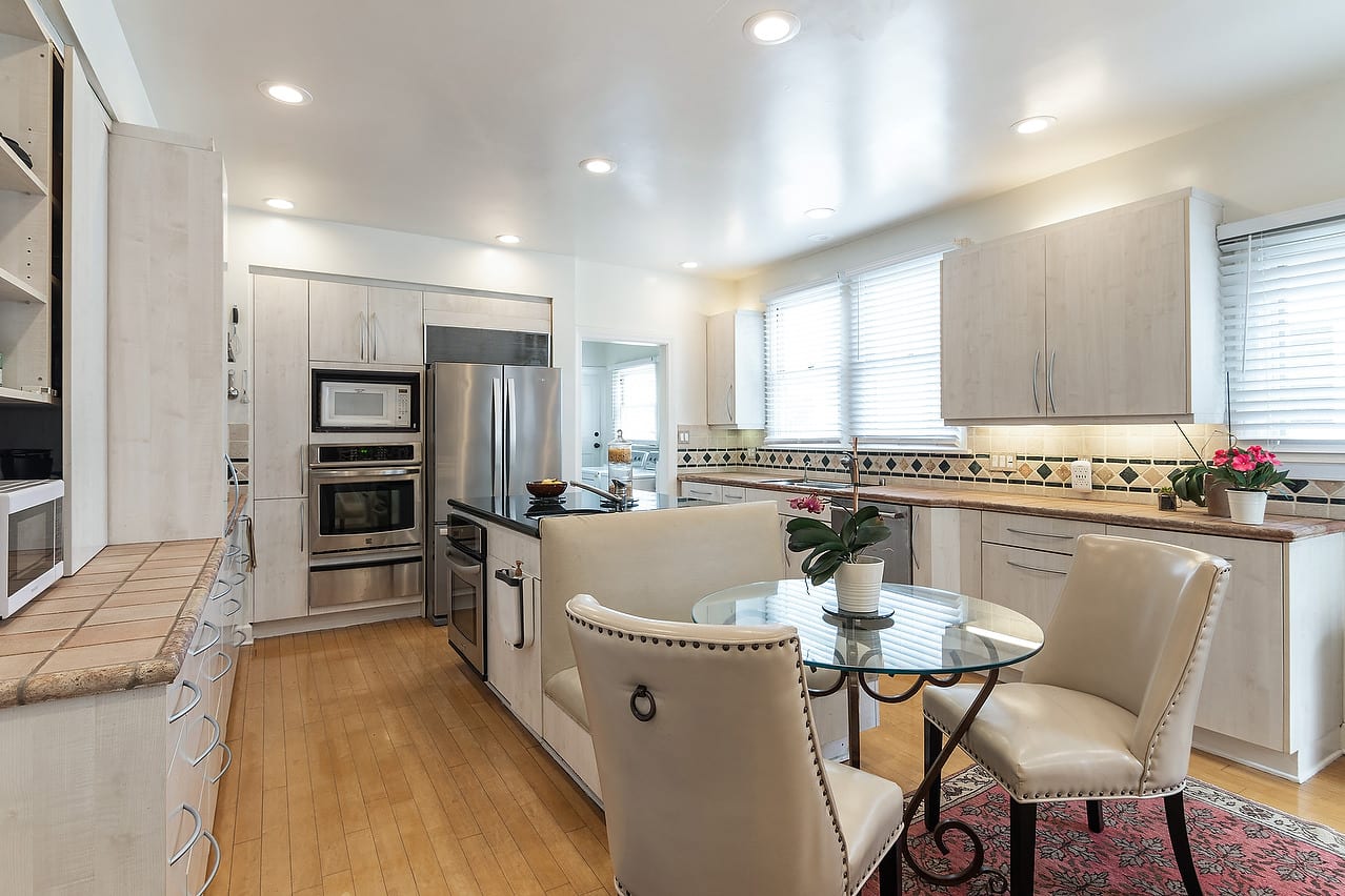 143 S Mansfield