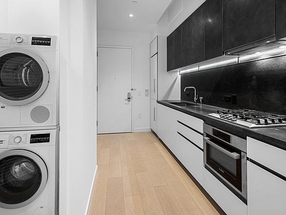 11 Hoyt Street Unit: 8M