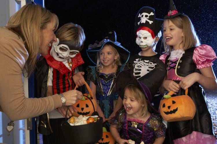 Safety Reminders for a Fun and Safe Halloween for Both Homeowners and Trick-or-treaters