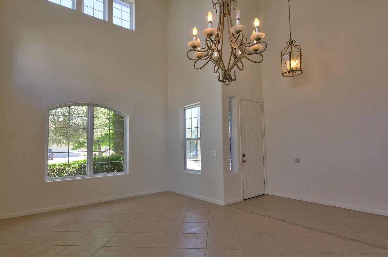 13 Wimbledon Cir