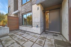 5-991 McKenzie Ave, Saanich