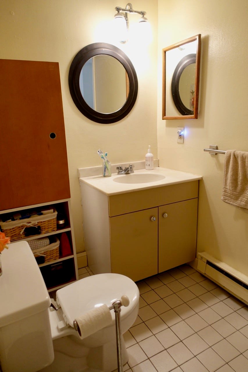 Worcester Square - 1.5 / 1 bed w. Parking, Laundry and Yard - Pets Negotiable! 