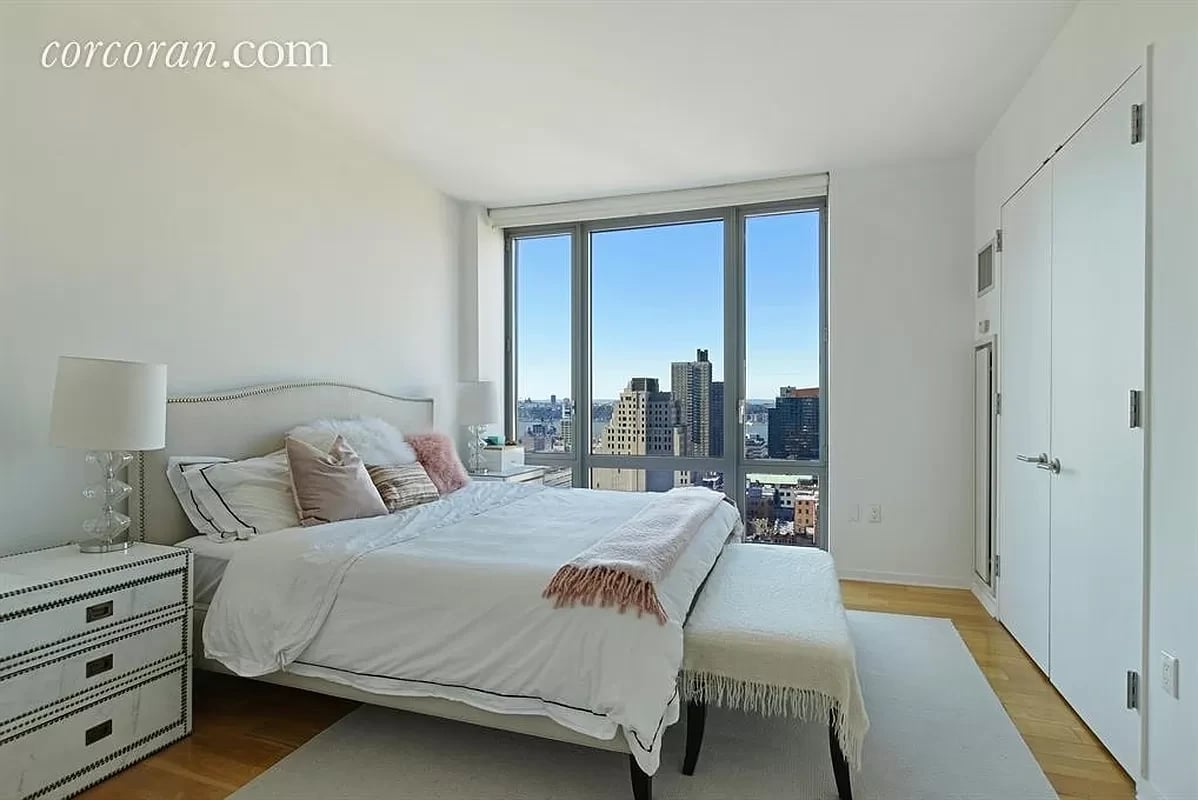 310 West 52nd Street Unit: 22H