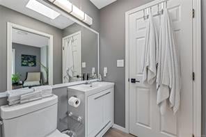 402-1593 Begbie St
