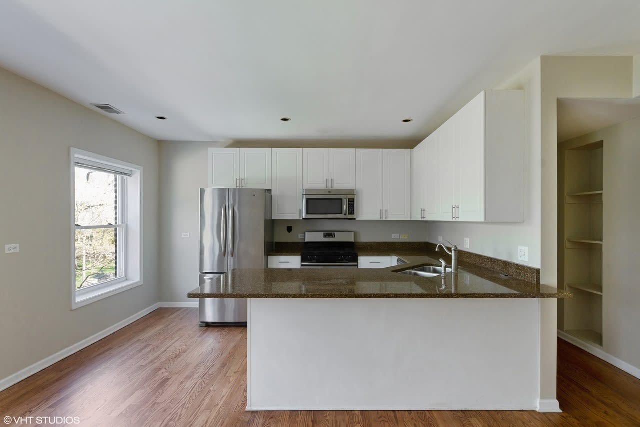 1050 W Dakin St Unit 2B