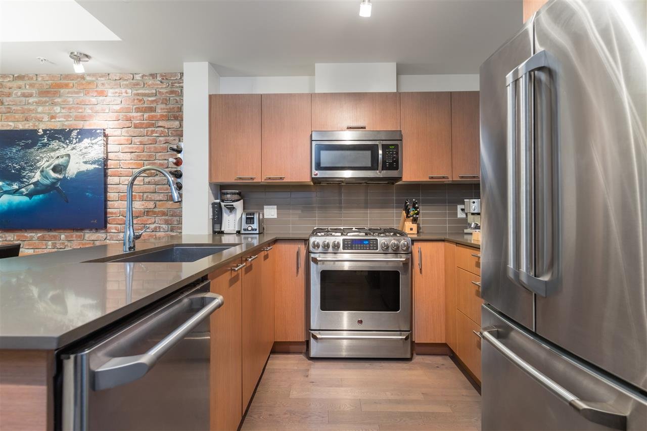 327-95 Moody St