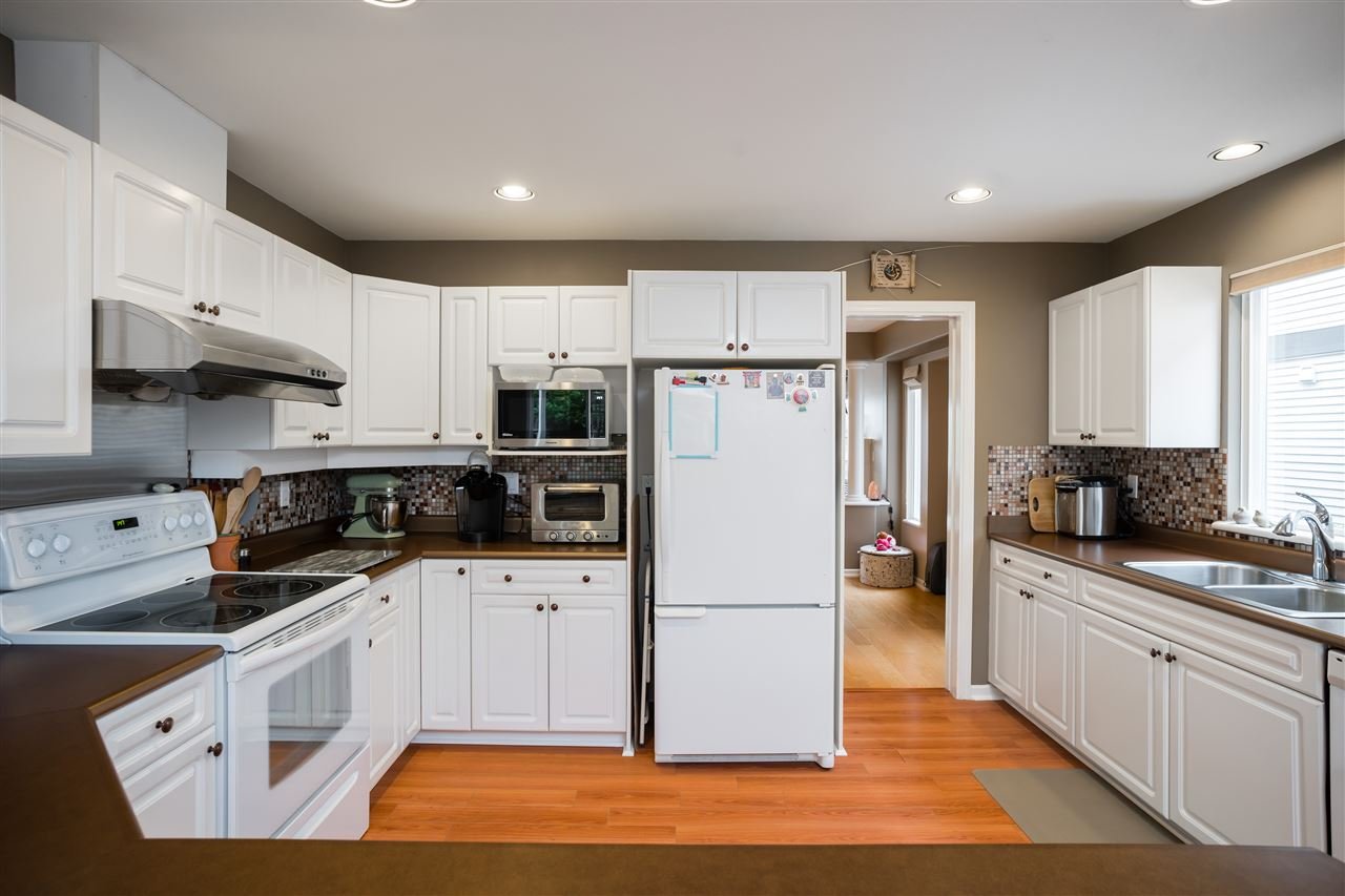 2975 Pinetree Close