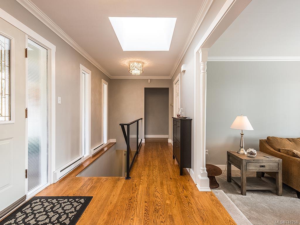 941 Kentwood Terr, Saanich
