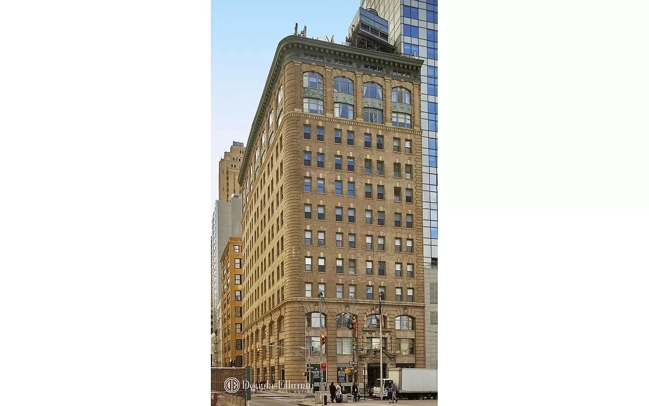 120 Greenwich Street Unit: 10J