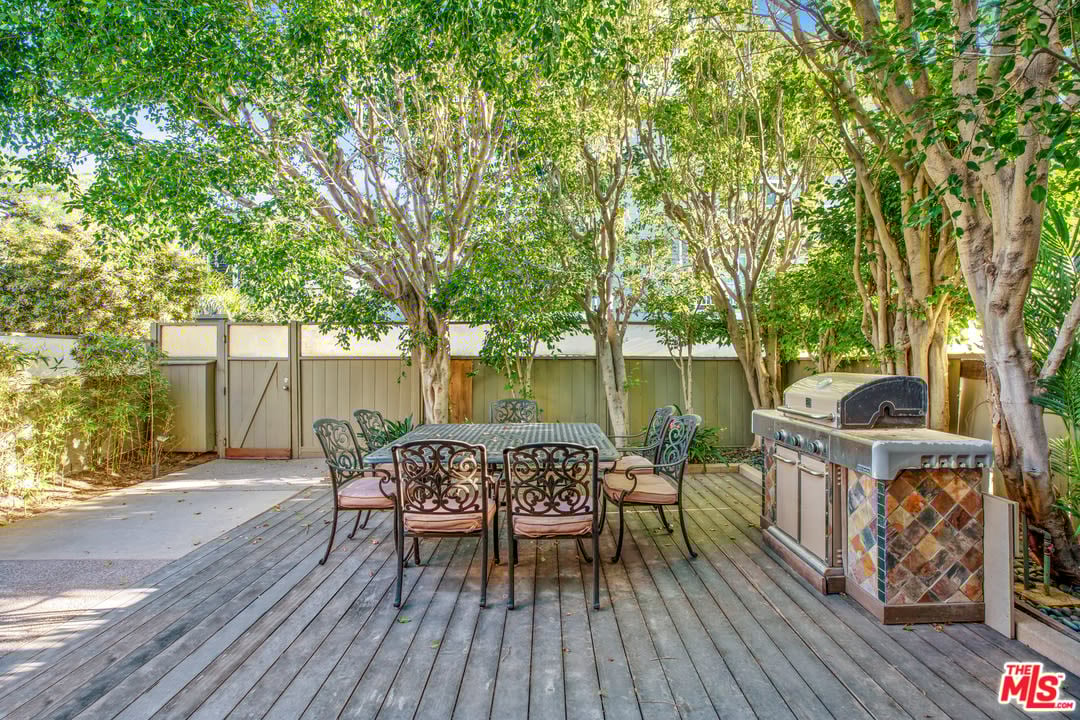 11 19th Avenue