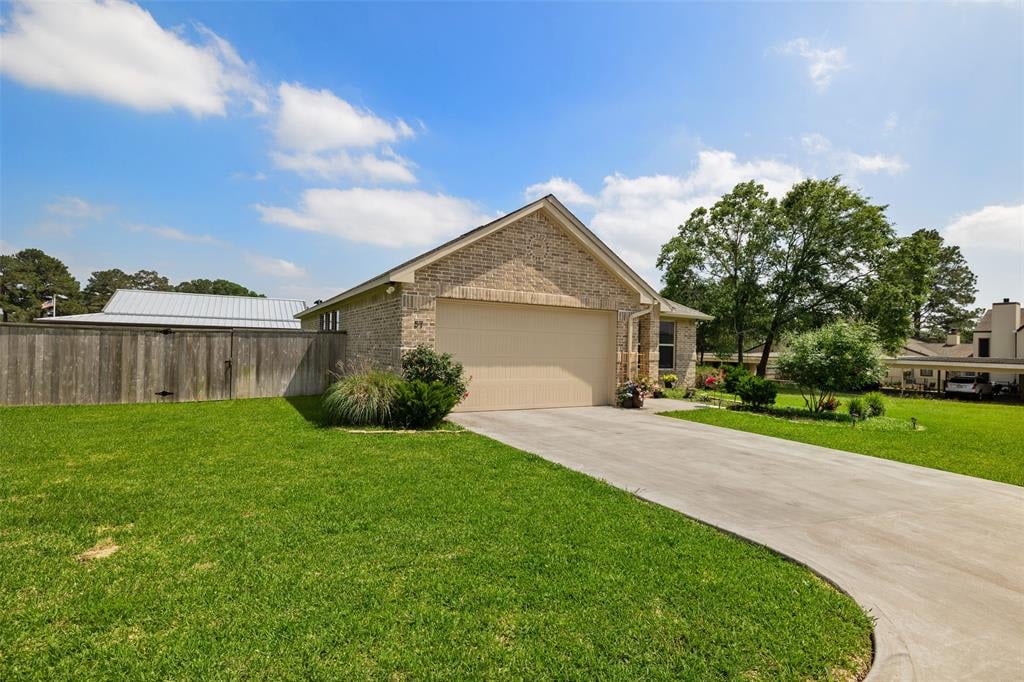 57 Briarwood Ln Bellville, Tx 77418