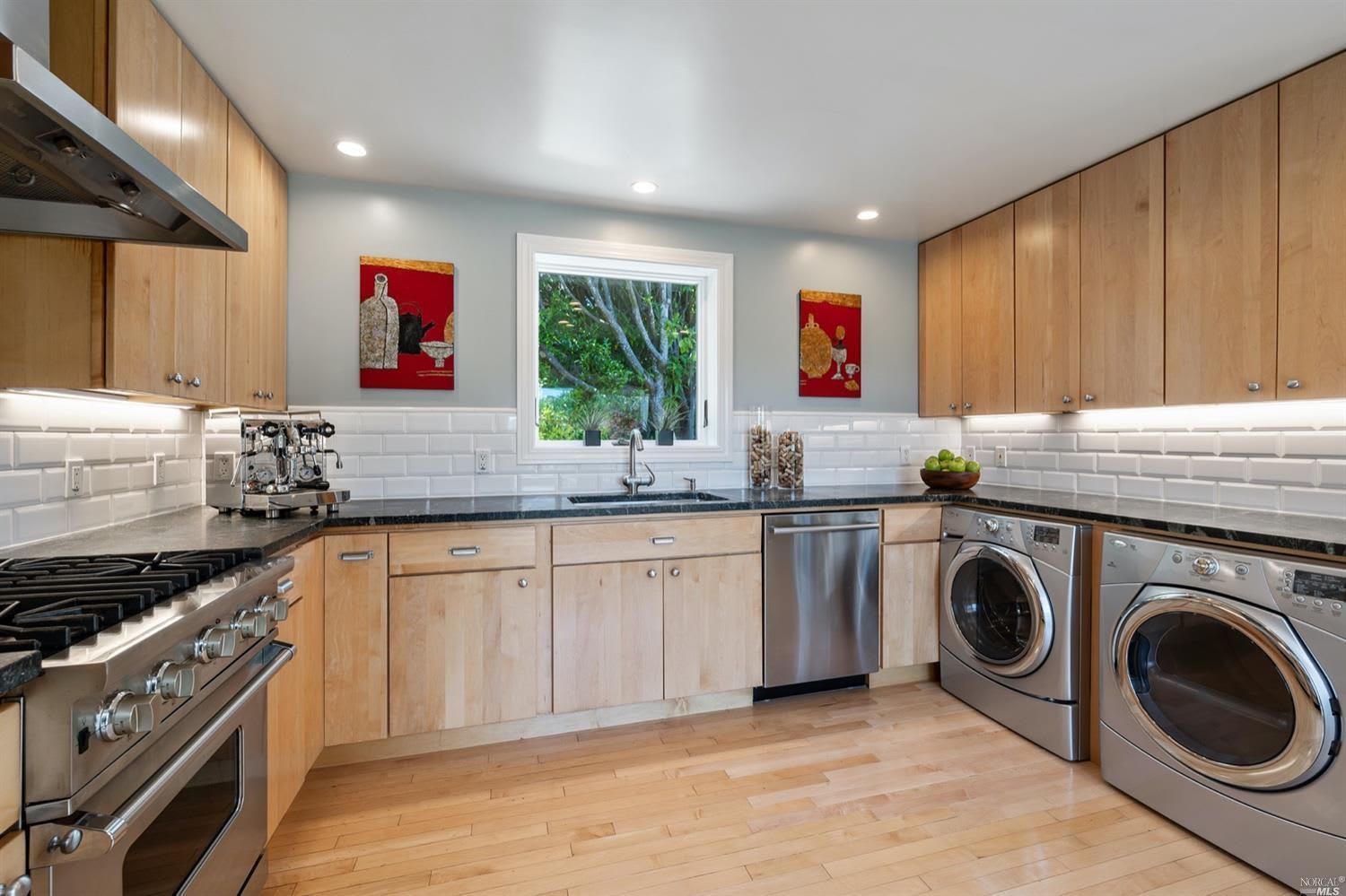 2 Cedarwood Ln
