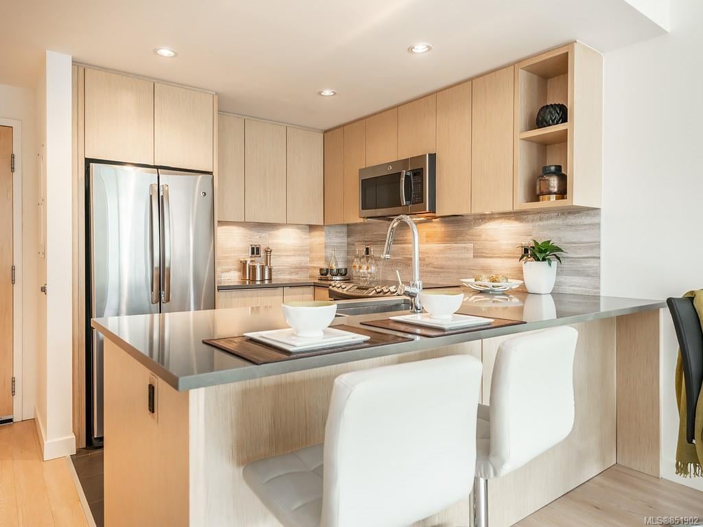 404-646 Michigan St
