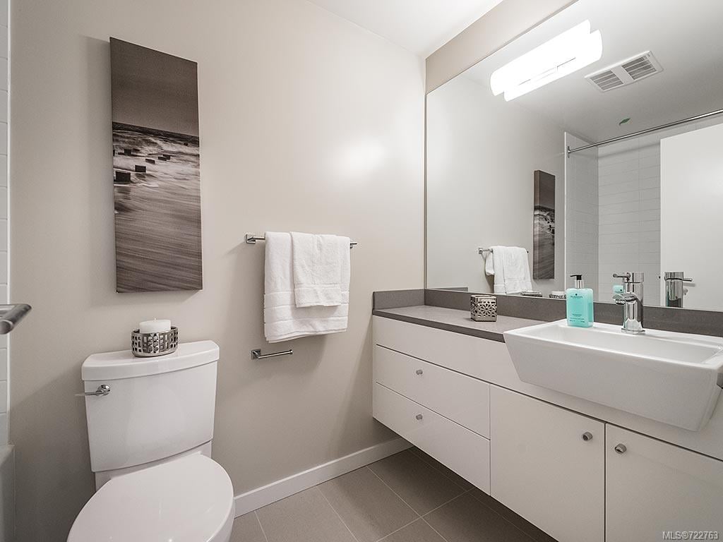 206-785 Tyee Rd