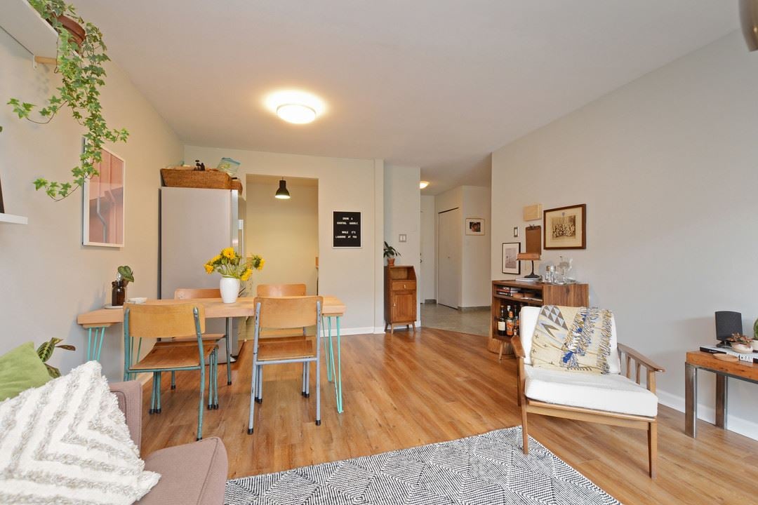 204-570 E 8th Ave