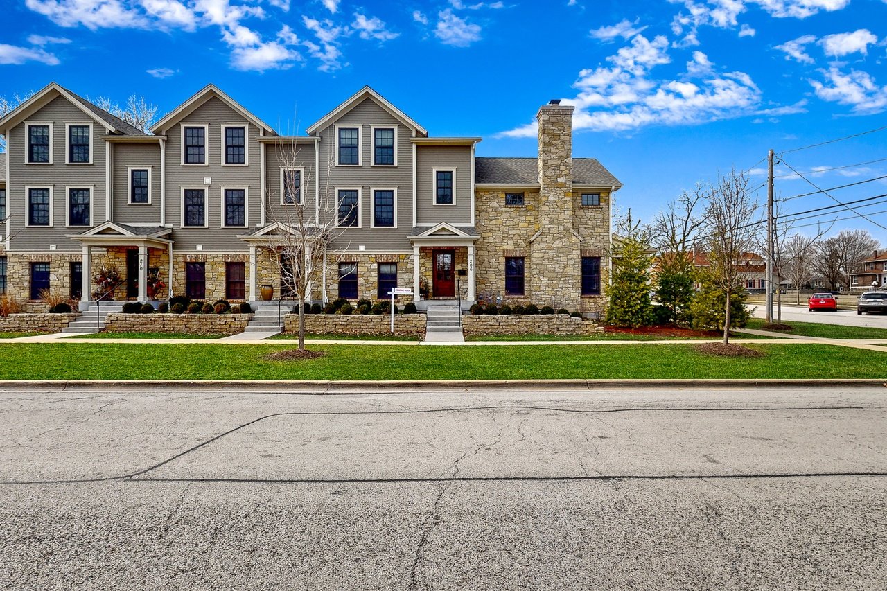 206 S 4th St